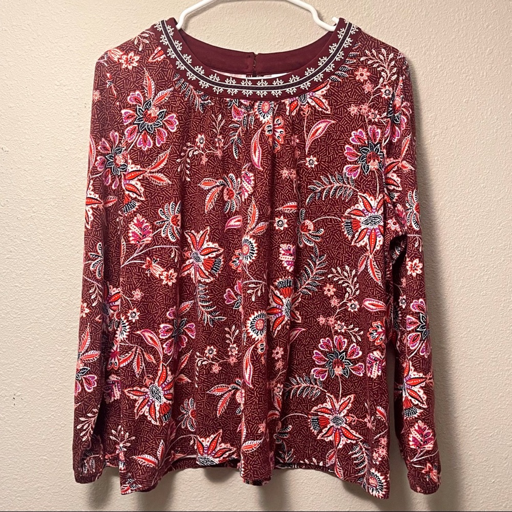 🌻 Old Navy Embroidered Floral Pattern Blouse